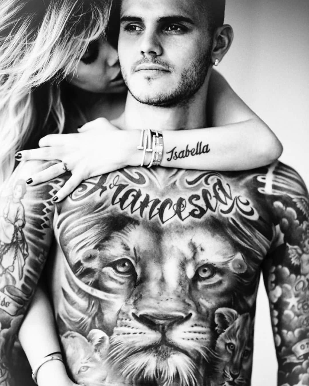 マウロ・イカルディさんのインスタグラム写真 - (マウロ・イカルディInstagram)「#tbt in Love🖤 @wanda_icardi」5月14日 6時31分 - mauroicardi