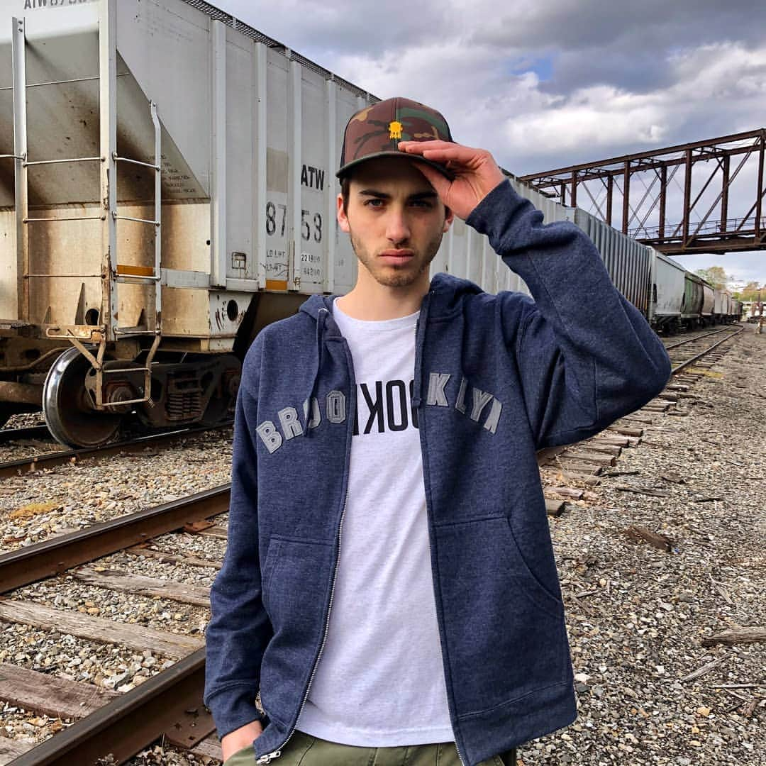 ブルックリンインダストリーズさんのインスタグラム写真 - (ブルックリンインダストリーズInstagram)「Aslan in the new 278 Trucker Hat, the Captain Zip Up and the classic Flipped BK Graphic T-Shirt. Tap to shop and use code BEWELL20 at checkout to save.  #brooklynindustries #liveworkcreate #staysafe #bewell」5月14日 6時48分 - brooklynindustries