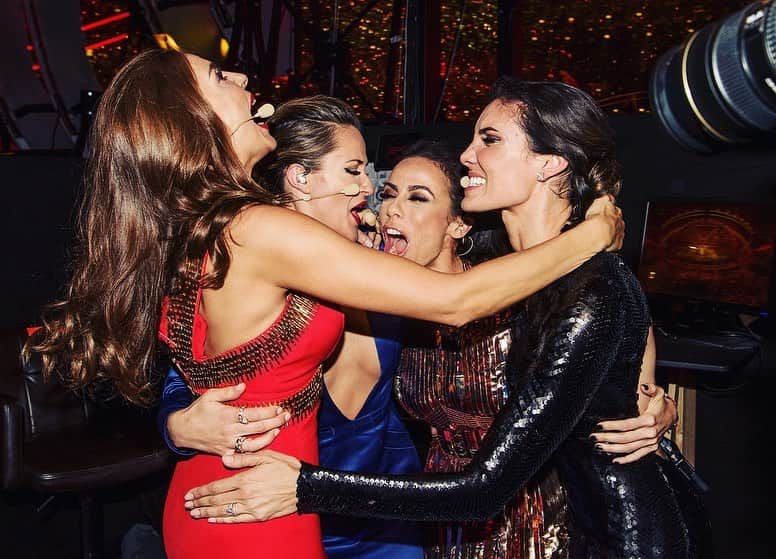 ダニエラ・ルーアのインスタグラム：「At this time 2 years ago, I had the opportunity to share a huge stage and co-host  @eurovision with these incredible women @catarinafurtadooficial @filomenacautela and @silviaalberto.oficial . About 180 MILLION viewers tuned in world wide. We were nervous, we were excited and we owed it to our country and our contestants to put on the best show we could. The international team who pulled this together were unbelievable, from architects, to planners, to builders, to technicians, to promoters, to assistants, to security personnel, volunteers... no job was too small to make a difference. I look back on this experience with  warmth in my heart and an everlasting feeling of “We did it!” And a HUGE thank you to my mama @catlikob and my hubby Dave for taking over with the kids for weeks! . Há 2 anos atrás tive a oportunidade de partilhar um palco gigante e apresentar a @eurovision com estas mulheres incríveis #catarinafurtado #filomenacautela e #sílviaalberto Cerca de 180 MILHÕES de pessoas assistiram à volta do mundo. Estávamos nervosas, sentiamo-nos entusiasmadas e tinhamos uma obrigação ao nosso país e aos concorrentes  de fazer o espectáculo mais incrível possível. A equipa internacional que concretizou o festival foi incrível, desde os arquitectos, os planejadores, construtores, técnicos, promotores, assistentes, seguranças, voluntários... nenhum trabalho foi demasiado pequeno para fazer a diferença. Olho para esta experiência com saudade e calor no coração e a satisfação de que “conseguimos!”. E um agradecimento GIGANTE à minha mãezinha e maridão por tomarem as rédeas com as crianças durante semanas! . My dresses: @joao_rolo_couture @m.alves.goncalves @carlos_gil_designer @luiscarvalhoofficial  Shoes: @luisonofreofficial  Jewelry: @boutiquedosrelogiosplus  Hair: @miguelvianaa  Makeup: @joanamoreira_makeup  Stylist team @anahipolitomagalhaes @paulomacareno (RIP) 📸 @louiethain . #host #cohost #eurovision @rtppt #joy #team #squad #nostalgia #live #rehearsals #friends #equipa #love #felicidade #work #ilovewhatido」
