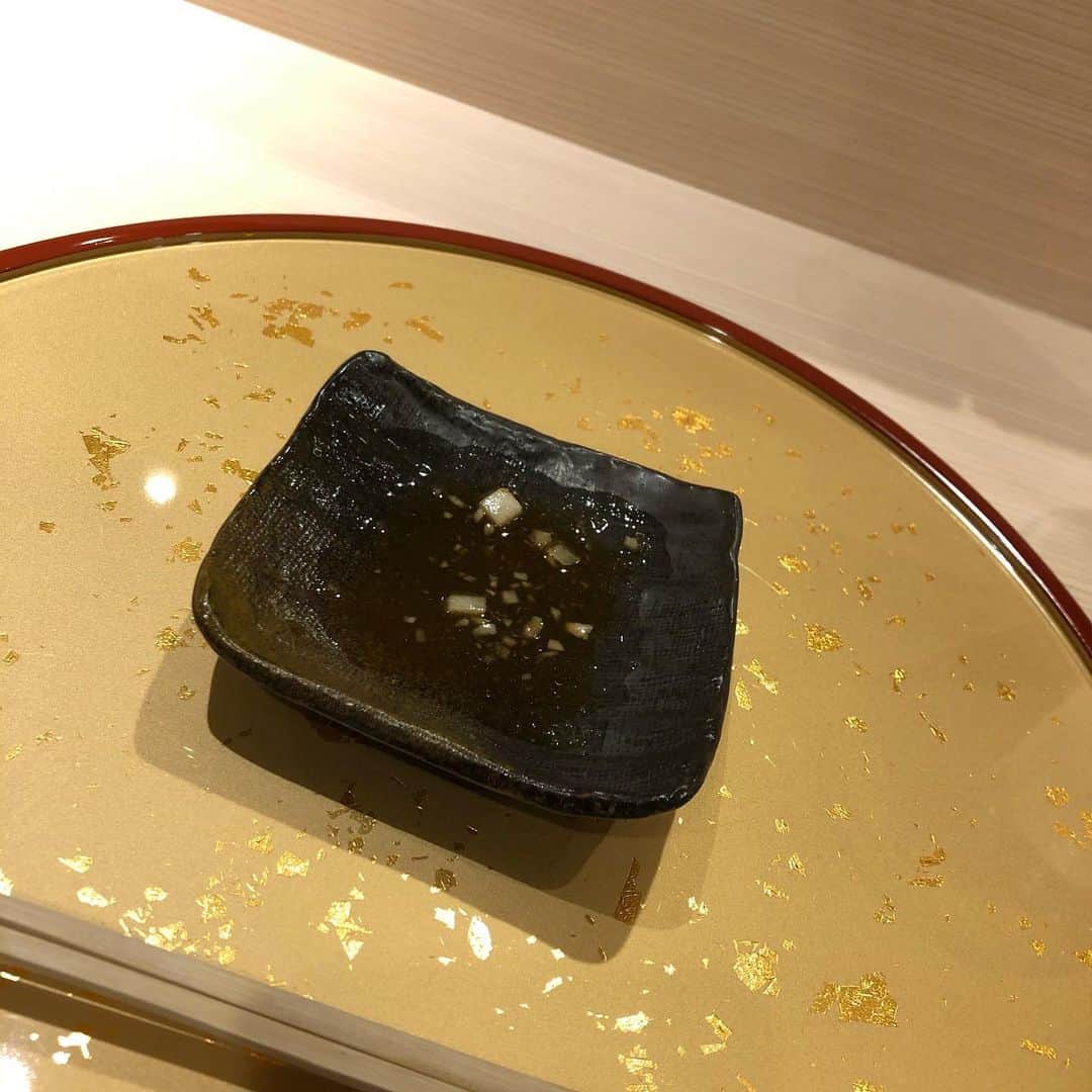 ガリガリガリクソンのインスタグラム：「美味しかったので御礼におろしで瀬戸内のしまなみ海道を描きました。  大トロあぶりおろし 中トロ 赤身 白子 アワビソース 手巻き」