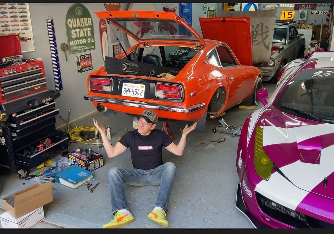スティーブのインスタグラム：「I can make excuses all day about my old junky tools and lack of experience, but if I want to get this Datsun project done I better use what I got and work with good people I trust to help me get it done. New video now live 昔からの道具は今時のものに比べれば便利じゃないけど、使えないわけじゃない。要はやるかやらないか！フェアレディZプロジェクトが続きます! 新作動画は今公開中！　@germanautospecialist.inc @datsungarage @bigbrandsimi @bigbrandtire @kyushahousetaka @liquimoly.usa.canada @liqui_moly_worldwide @liquimolyjapan」
