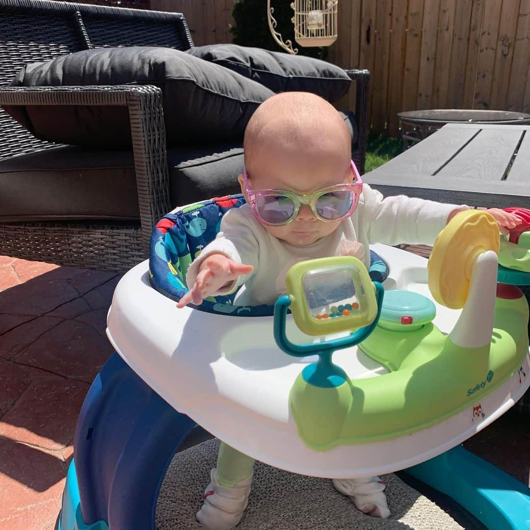 メーガン・デュアメルさんのインスタグラム写真 - (メーガン・デュアメルInstagram)「Cool girl 😎 #sunshine #almostsummer #stayhome #staycool #baby #babygirl」5月14日 7時30分 - meaganduhamel