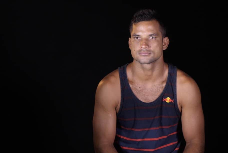ミシェル・ボレーズのインスタグラム：「I have not been home that long since I was 17 years old . I’ve been traveling all around the world for the love of surfing and competing. Im now 34 and the love of surfing remains the same . I feel like when you start surfing , you won’t be able to stop. Not being able to surf for 6 weeks made me realize that our sport is unique and the love of the ocean is really powerful. Let’s keep the ocean clean so the future generations would enjoy it as well . 📸 @timmckenna」