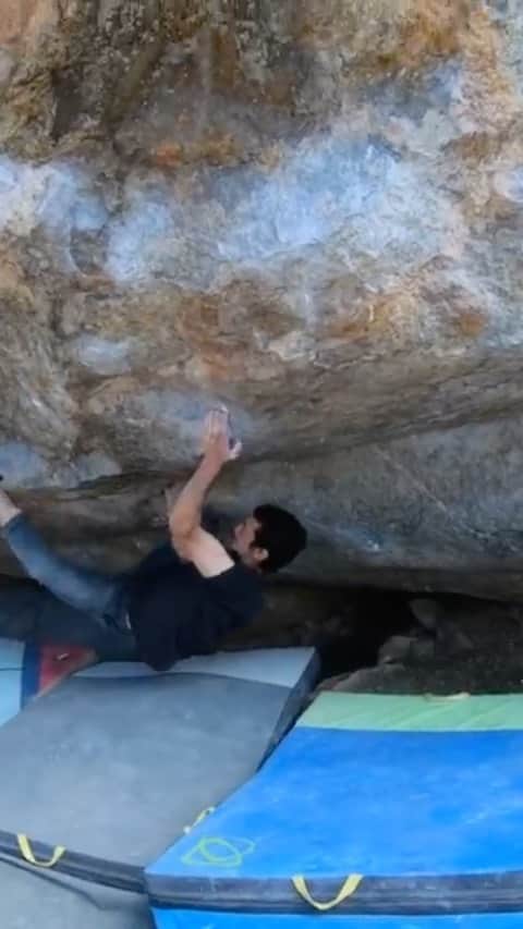 ポール・ロビンソンのインスタグラム：「Well today was the day! I finally accomplished my long term goal of climbing 1000 boulder problems 8A/V11 and harder! Wow what a journey it has been :) so thankful to all of the amazing people that have been a part of this wild ride. Today I managed to send 999 and 1000 with two V13’, Muscle Car High and Get Laid. Super close on the full muscle car and a cool new line out right. So amped, feeling strong and motivated. Can I do another 1000!? #bouldering video: @pdrizzll great day out 🙌」