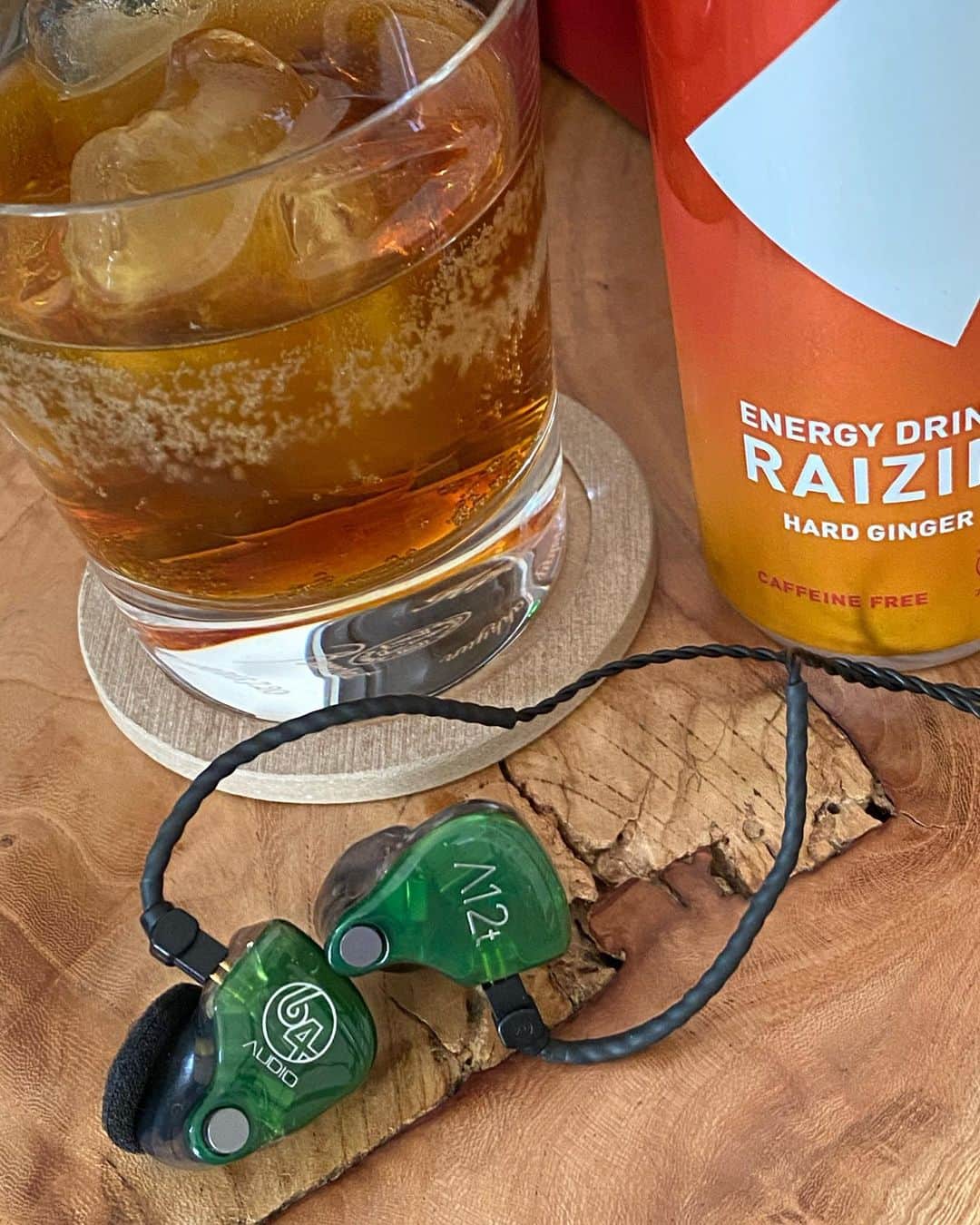 のインスタグラム：「おはよー☺︎ 今日も歌うぞ〜 #64audio #raizin #raizinambassador #村松拓 #nothingscarvedinstone」