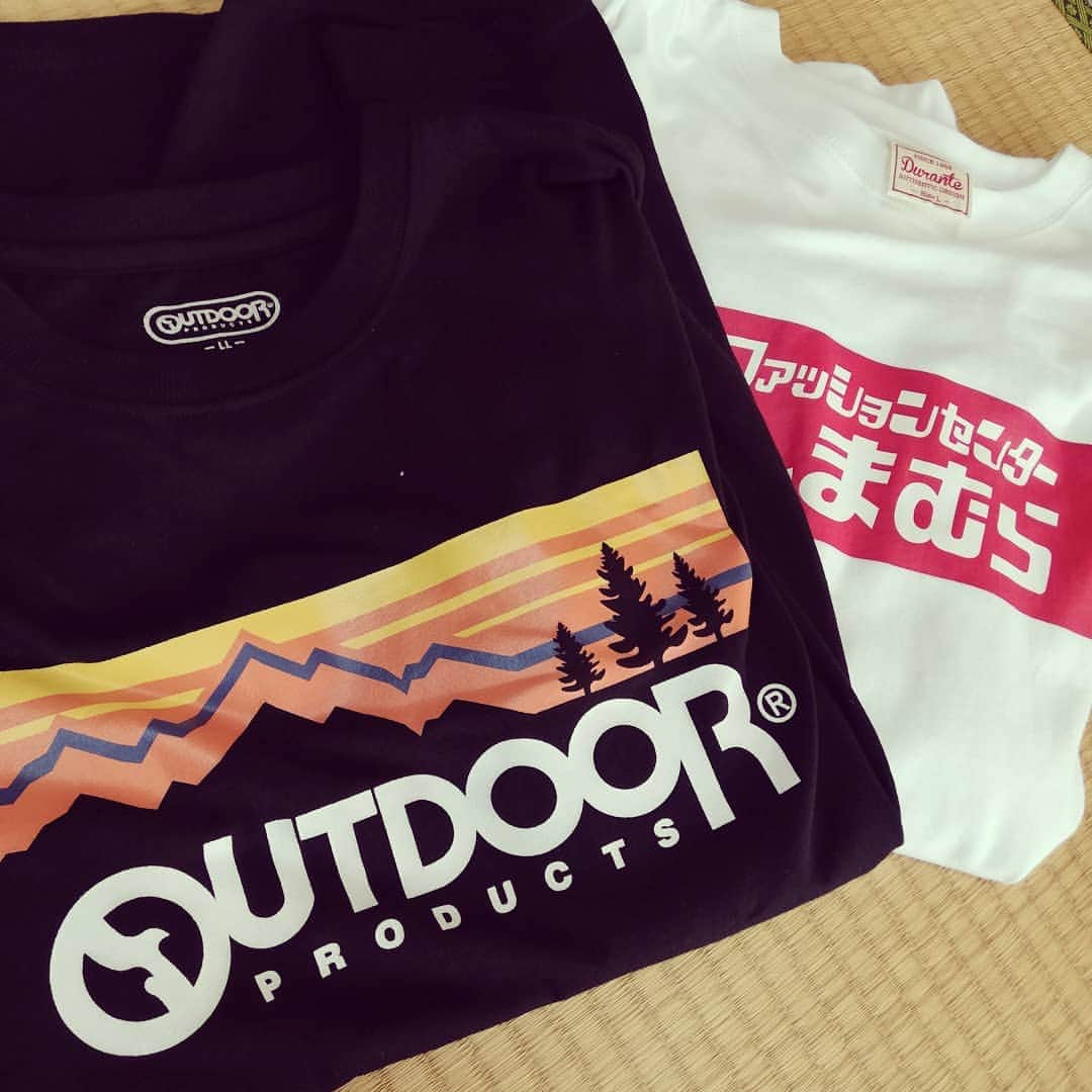 松本隆博のインスタグラム：「。 夏服なく県外出れず ついに買いました。 Tシャツやら短パンやら。 ｢自粛｣に反発？ ｢OUTDOOR｣(^-^) しま○らTシャツはこれ なかなかいいでしょ？ これ着てジョギング楽しそー ＼(⌒日⌒）／」