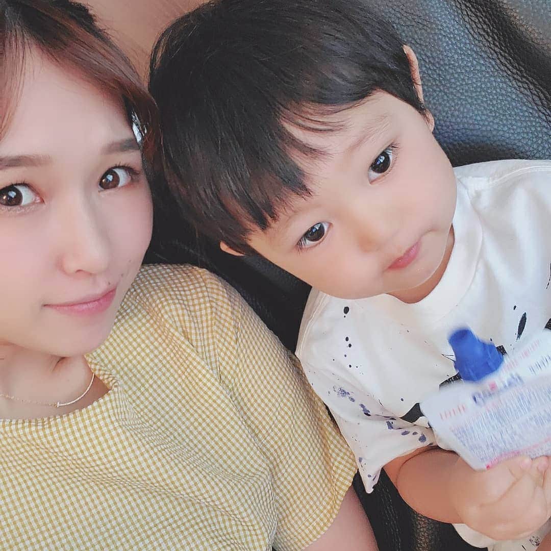佐藤夏希のインスタグラム：「暑い日が続いてますね🍧 すばるんは冷凍庫勝手に開けて 私が楽しみにしてたアイスを奪っていくよ😂💦 stayhome中は アナ雪とトイ・ストーリーに助けられてる毎日。 ただ、一日に何回見るの？ってくらい 『アナ！』 『バズ！』 って言って見せろアピールしてくるのよね😂😂😂💦 私はもうセリフまで完璧に暗記したかも。。←自信あり  最近嬉しいのは すばるを見てママに似てるねって言われる事が増えてきましたの。😚 嬉しいな♡ 言葉も増えてきてコミュニケーション取るのがとっても楽しい😊❤️❤️❤️ * * * * * ⇒2枚目 @gyugyugyu_lme の骨盤ショーツ♡ よくサイズの質問頂きますが私は165センチでMサイズです♡ 通気性が良いからこれからの季節でも全然履けちゃうよ❤️ 産後の骨盤ケアにもオススメです♡  #男の子#男の子ママ#おやこーで #むすこーで #息子#息子ラブ #2歳#ママ#ママさんと繋がりたい #ママスタグラム#mama#mamastagram #mamanoko #ママリ#babyboy#boy#成長記録#幼児 #骨盤ショーツ#ギュギュギュ#骨盤矯正 @monstella_official」
