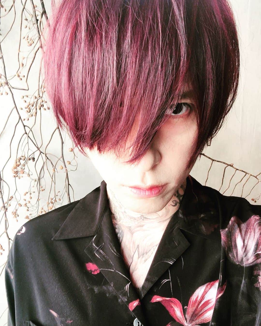 葉月さんのインスタグラム写真 - (葉月Instagram)「噂の赤髪ですどうぞ」5月14日 14時13分 - lynch_hazuki