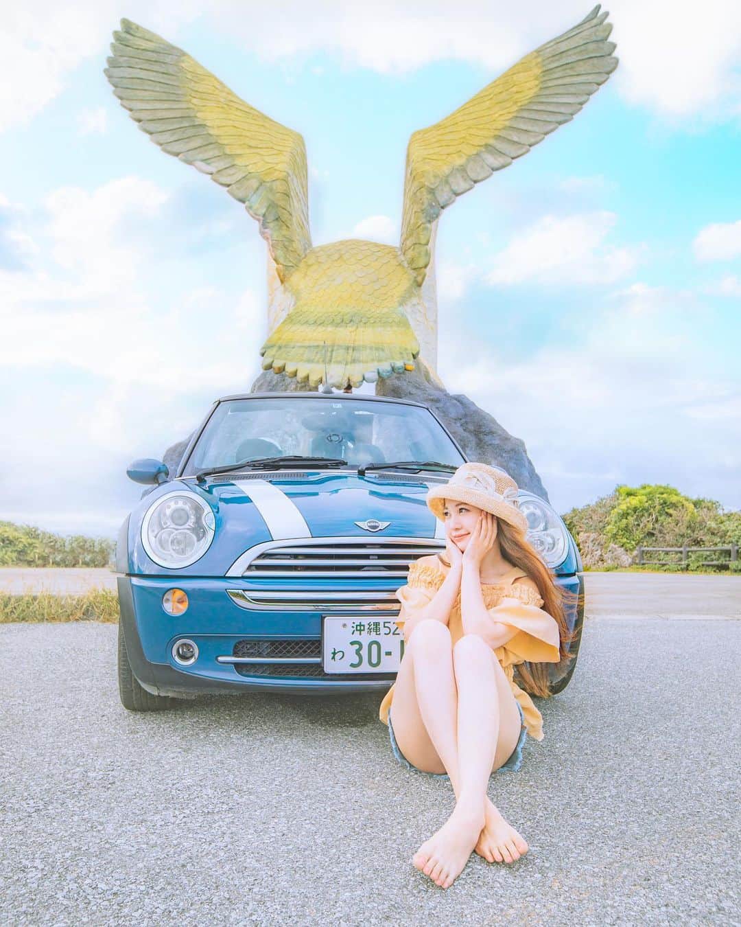 ももせゆきさんのインスタグラム写真 - (ももせゆきInstagram)「🌸 車に翼が生えて空飛ぶ時代はいつ来るのかな？ それまで生きてたいなー😊  撮影 2019年 5月 🌸 🌸 🌸 ✩ ✩ ✩ ・  #minicooper  #selfie #IG_PHOS#japan_daytime_view#ポートレート #被写体 #genic_mag#instagram#IGersJP #retrip_nippon #hubsplanet  #カメラ女子 #カメラ好きな人と繋がりたい #ファッション #ファインダー越しの私の世界 #サロンモデル#tokyocameraclub #awesome_earthpix  #タビジョ#art_of_japan_ #水着 #ビジョビ #whim_member #earth_portraits #サロンモデル #japan_of_insta#足 #写真撮ってる人と繋がりたい#gpw_members_only」5月14日 8時53分 - momoyu1125