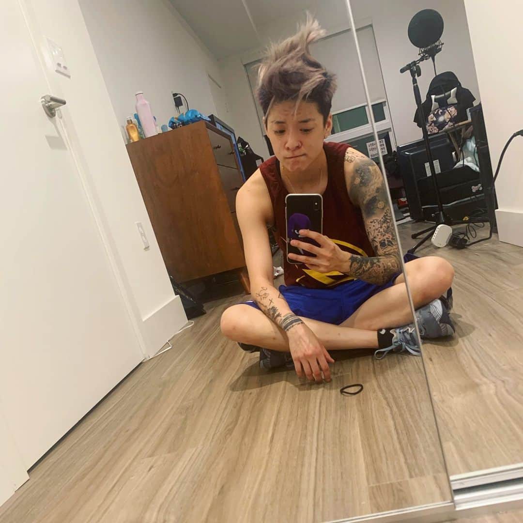 アンバー さんのインスタグラム写真 - (アンバー Instagram)「The sprout can’t be tamed 🌱🌱 if u see this post do 10 reps of any workout. Let’s keep moving! WEEEEE or 🍍🍍🍍🍍 in the comments when you finish em 😉」5月14日 8時50分 - amberliu