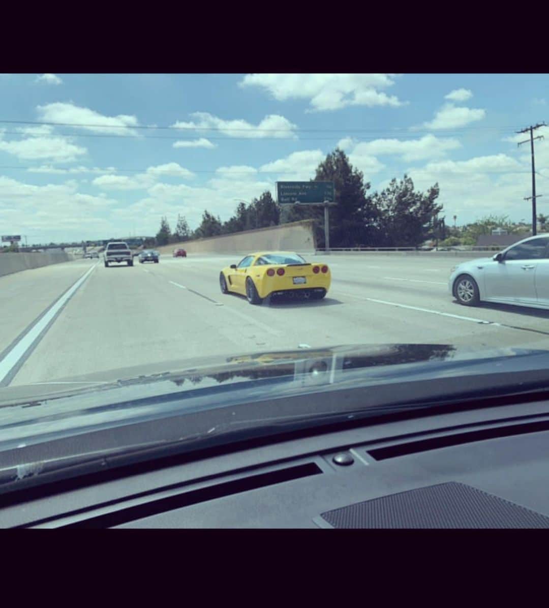 奥山春香さんのインスタグラム写真 - (奥山春香Instagram)「カリフォルニアにいる友達から最高な写真が届いた🔥🔥🔥 #corvette」5月14日 9時10分 - corvetteharuka