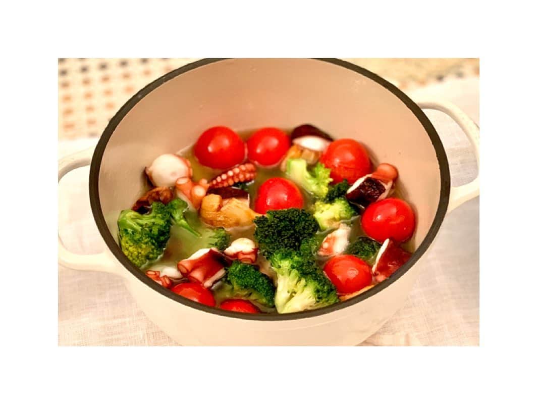 のインスタグラム：「色々アヒージョ🍅  #homedinner #homemade #homecooking #homesweethome #lovecooking #stayhome #enjoyyourhome  #ahijo #vegetables #colourfulveggies  #お家ごはん #アヒージョ #お野菜いっぱい #ごちそうさまでした #亜紀の食卓」