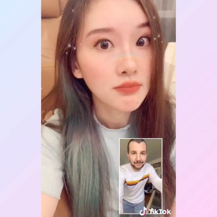 ジェシカ・ヤマダのインスタグラム：「Ok, realistically tho. Can you do all those stuffs - sweep, polish, wax, laundry, mop, shine up, sweep again in 15 minutes? 🤔🙈 . 🎹: @deweyspianoparty 💕 . #singing #rapunzel #whenwillmylifebegin」