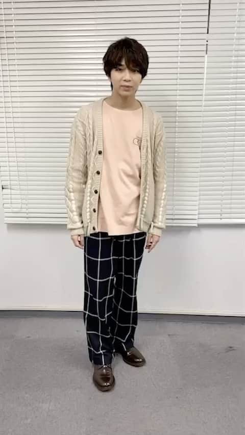 M!LKオフィシャルInstagramのインスタグラム：「本日は「塩﨑式まだ名の無いストレッチ…」💪 彼は特殊な訓練を受けているので、、、良い子の皆さんは完コピしなくて大丈夫です。笑 みなさんもスマホで曲を流しながら、おうち時間を楽しく🏠🎵 #MILK体操 #サラブレッド御曹司CITYBOY #塩﨑太智」