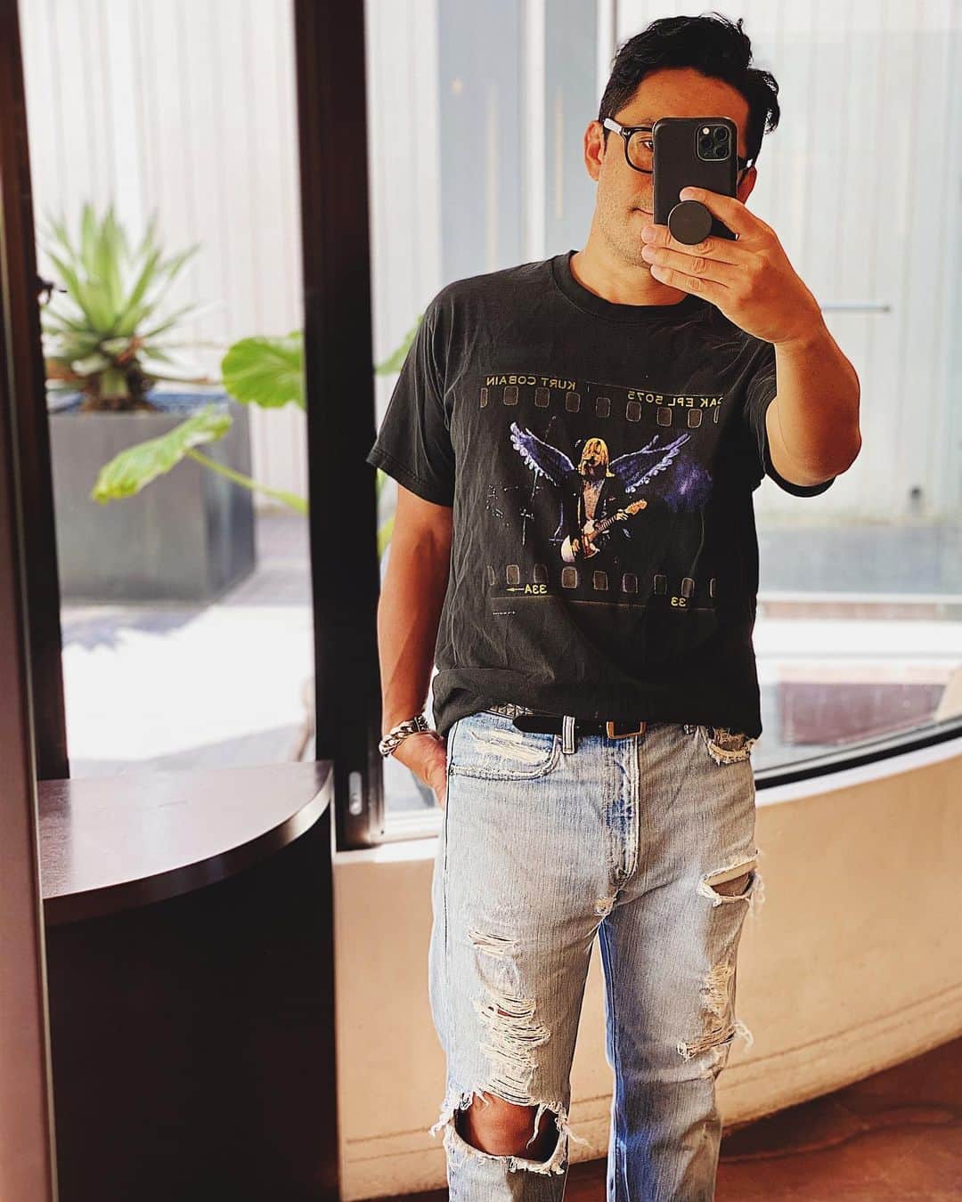 青木大輔のインスタグラム：「15歳から古着が好きになって どんだけのTシャツ着たか分からないけど ニルバーナとガンズとミッキーマウスは 多分1枚も手放してない！はず😁 #levis  #vintage  #nirvana」