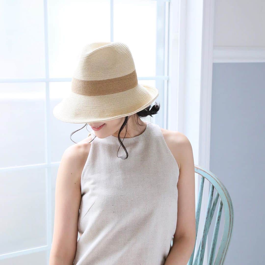 田中美里のインスタグラム：「暑い日が続きますね。  熱中症にお気をつけてお過ごしくださいね。  @jin_no_beat_shite_cassie  #ジンノビートシテカッシ #帽子  photo by fujiko」