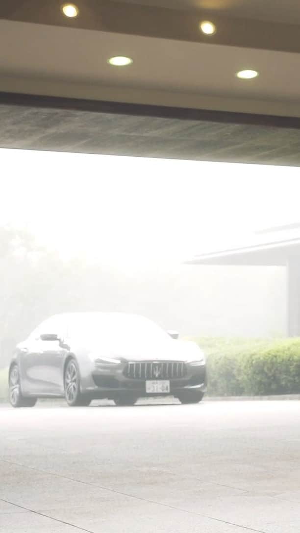 Maserati Japan | マセラティ ジャパンのインスタグラム：「マセラティジャパンの過去開催のイベントを振り返る、シリーズ第4回目は、2019年10月開催の「マセラティジャパン レディスゴルフ2019」です。  マセラティの女性オーナー様を招いてのこのゴルフイベントは、約40名のオーナーの皆様に参加いただき、千葉県のグレートアイランド倶楽部にて開催されました。 予約の取りづらい名門コースで、特別感のある環境で、オーナー様の交流の場となりました。 スペシャルゲストとして、このコースで開催される「伊藤園レディス」の優勝経験者であられる北田瑠衣プロをお呼びし、オーナーの皆さんと直接対決してもらうというエキシビションも開催。 また、今回は、アリタリア-イタリア航空がオフィシャルパートナーとなっており、アジア・パシフィック地区 統括支社長マッシモ・アッレグリさんも プレゼンターとして駆けつけてきてくださいました。優勝賞品にはもちろんイタリア行のチケットが発券されるなど、すべてにおいてマセラティのエッセンスが散りばめられた イベントとなりました。  We are Maserati @ Home  マセラティ ジャパンでは、1年を通じて様々なイベントを実施し、皆様にマセラティに触れていただく機会を設けております。 イベントの予定は、オフィシャルウェブサイト、SNSなどで都度ご案内いたします。 https://www.maserati.com/jp/ja  #Maserati #マセラティ #MaseratiJapan #マセラティジャパン #Alitalia  #AtHomeWithMyMaserati」