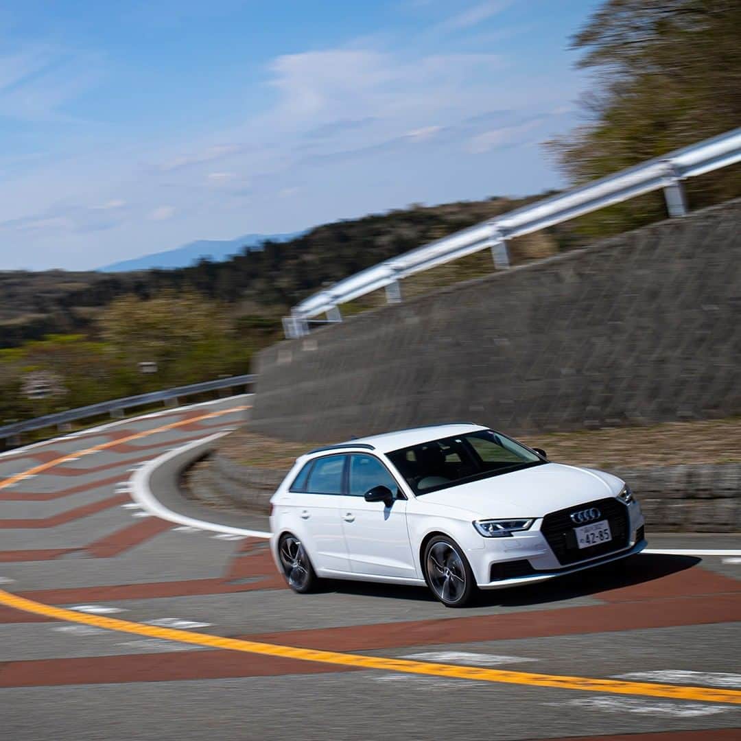 Audi Japan Sales / アウディジャパン販売さんのインスタグラム写真 - (Audi Japan Sales / アウディジャパン販売Instagram)「峠のワインディングを爽快に駆け抜けるAudi A3 Sportback。⼒強いトルクと洗練された⾛⾏特性を #AJS で体感。  現在 #AJS では、ビデオ通話サービス限定「Audi Video Call Campaign」を実施中。期間は6/30(火)まで。 @audi.japan.sales  #keepdistance #staytogether #Audi #A3 #AudiA3 #sportback #myaudi #audistyle #car #アウディ #ドライブ #車 #愛車 #外車 #ドイツ車 #車好き #車好きな人と繋がりたい #アウディ女子 #車好き男子」5月14日 12時00分 - audi.japan.sales