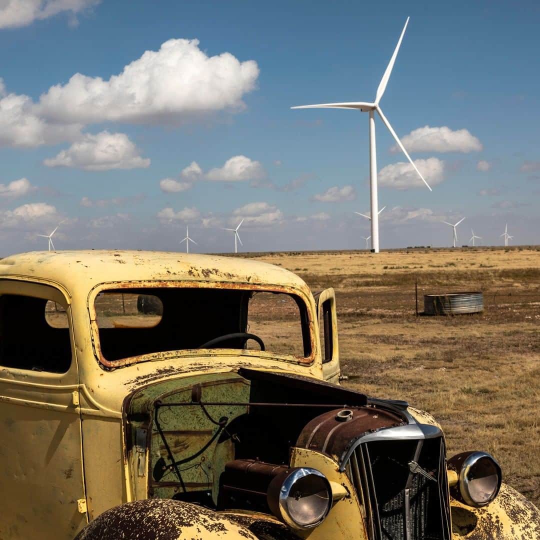 ナショナルジオグラフィックさんのインスタグラム写真 - (ナショナルジオグラフィックInstagram)「Photo by David Guttenfelder @dguttenfelder | An abandoned antique truck sits on the side of the road while tall wind turbines churn in a farm field near Grady, New Mexico.  I crossed the U.S. in an electric car with writer @craigwelch to try to understand the future of energy for our story, “The Road to 2070.” Please have a look at the April 2020 issue of National Geographic, which marks the 50th anniversary of Earth Day.  Check out Nat Geo's link in bio for more on this story.」5月14日 12時01分 - natgeo