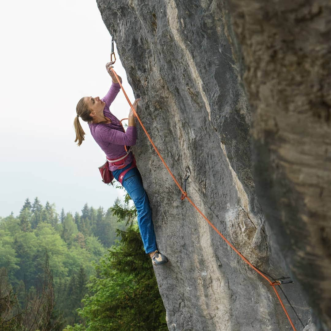 カタリーナ・ザーヴァインさんのインスタグラム写真 - (カタリーナ・ザーヴァインInstagram)「It's amazing how many crags there are in Tyrol. There are always new areas to discover and new routes to try. . I've been working on some really cool lines lately. Finding out beta and trying to get the moves dialed was a cool process, hard work and a lot of fun. Now it's time to try to link them and to fight against the pump (definitely the hardest part for me😅). . Pic by @rucker_david_  #climbing #rockclimbing #tirol #enjoyoutdoors #itsgreatoutthere #accesstheinaccessible #lasportiva #bornwild」5月14日 23時27分 - katha_saurwein