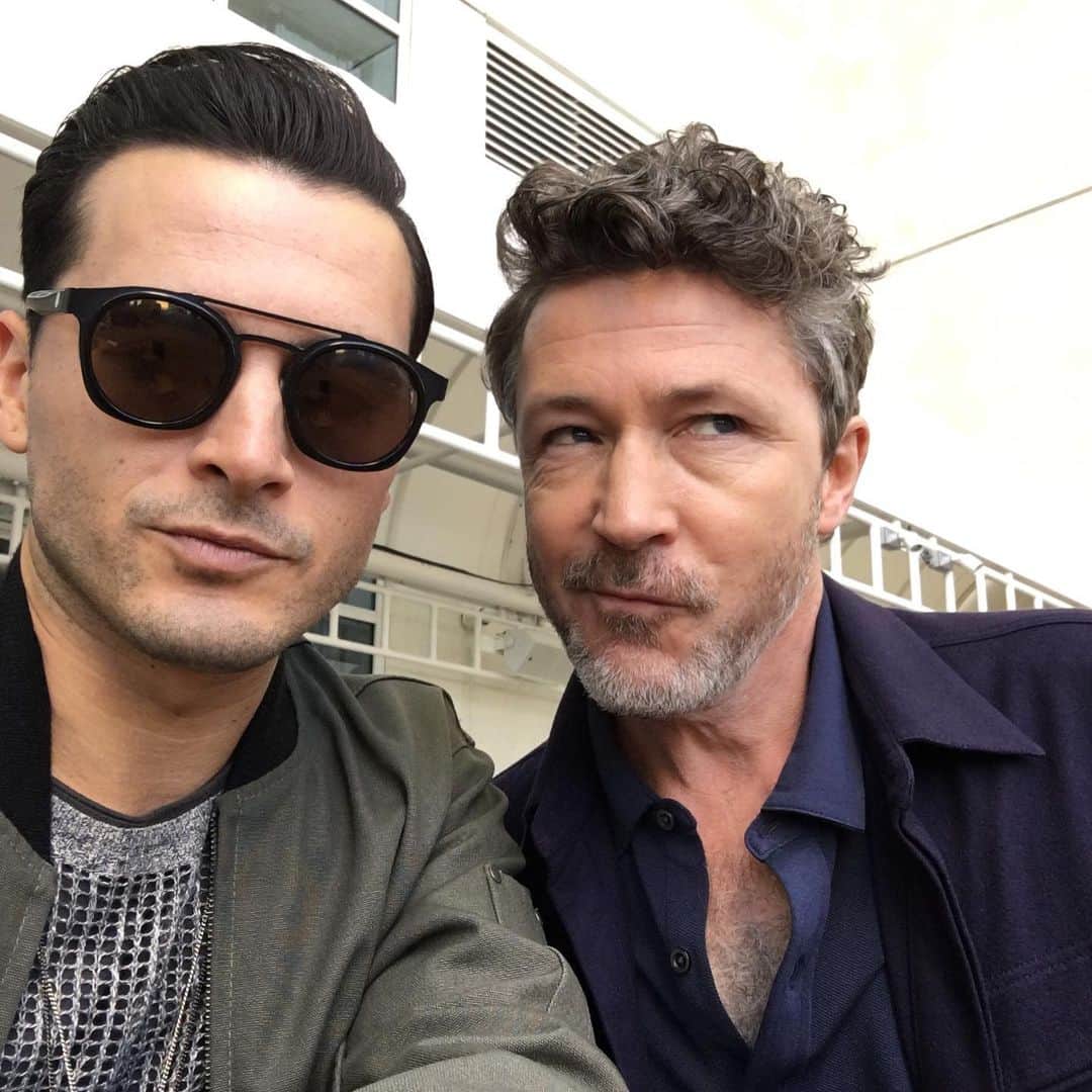 マイケル・マラーキーのインスタグラム：「#SaveBlueBook! We are as bemused as you. We have a top-quality show with great ratings and a rapidly expanding international following. We are playing in over 200 countries not to mention we are the Number One New Drama Series on cable. We have the ratings, we have a passionate and invested team who have Season 3 (probably even 4) ready to go!  This is one of those unfortunate situations where the nextwork has bowed out of ongoing scripted content. It’s nothing to do with us. That’s the fucker of it. We all want to continue. Everyone involved in the show INCLUDING THE STUDIO wants to continue. This is where YOU come in. As Project Blue Book is meeting with networks and streaming services during this time, every little signature and ‘petty’ little tweet can make a difference. SIGN THE PETITION and make some noise on your socials with the hashtag #SaveBlueBook and hopefully it’ll give us some extra leverage to get this show a new home!  LINK TO PETITION IN BIO! 🙏🏽 #aidangillen #michaelmalarkey #ProjectBlueBook」
