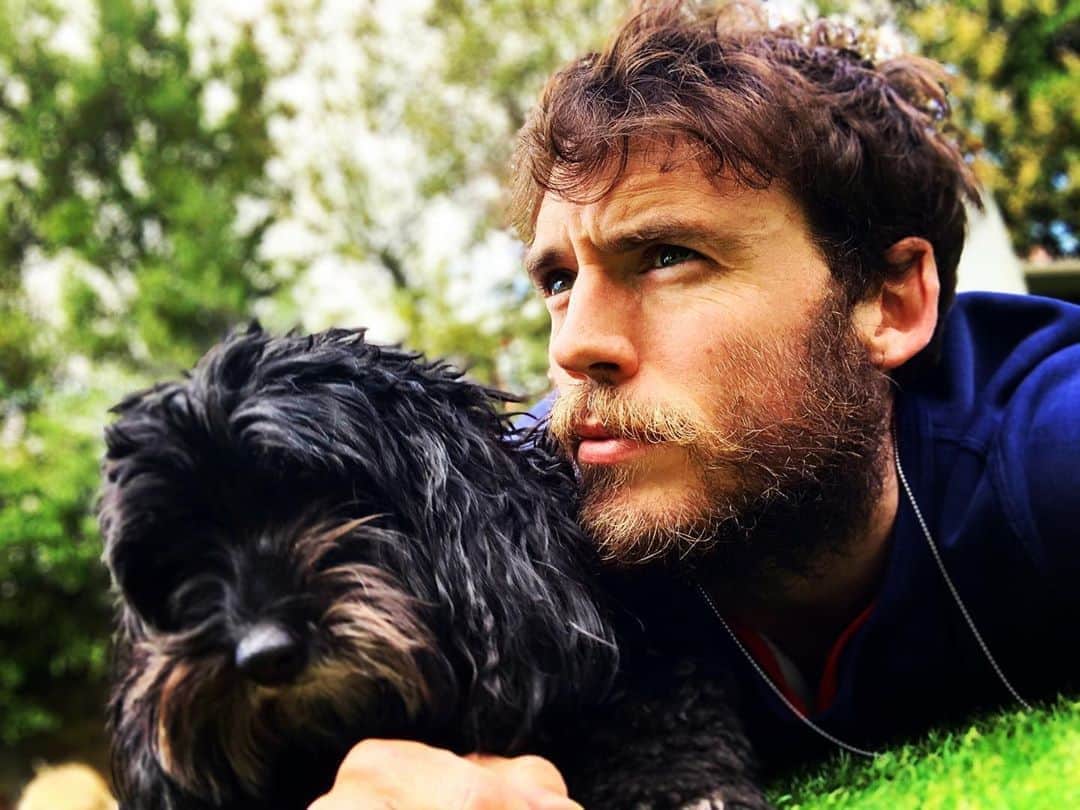 サム・クラフリンのインスタグラム：「Pensive.」