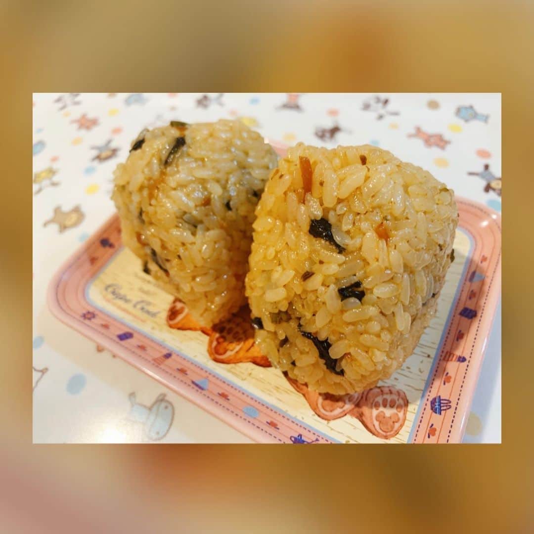 内木志のインスタグラム：「#祈るおむすびバトン もえりさんとまおさんから回ってきたので回したいと思います😊🍙 韓国ノリ好きで、最近ハマってるビビンバ🍙 A-NONさんに🍙バトンを回したいと思います💕 @anon_official1229  アノンさんお願いします🥺💗 #🍙 #新鮮な投稿」