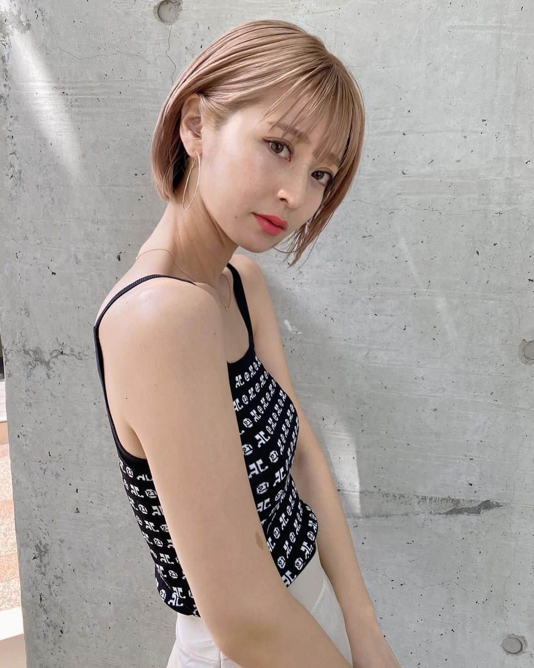 のインスタグラム：「💋💋💋 いつのまにかボブに伸びました」