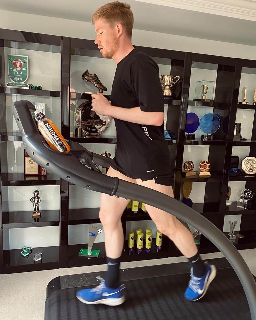 ケヴィン・デ・ブライネのインスタグラム：「Proud to announce I have joined the @wowhydrate team, the latest innovation in fitness hydration 💪🏼💧Backed by science so I can perform at my best. #pushit」
