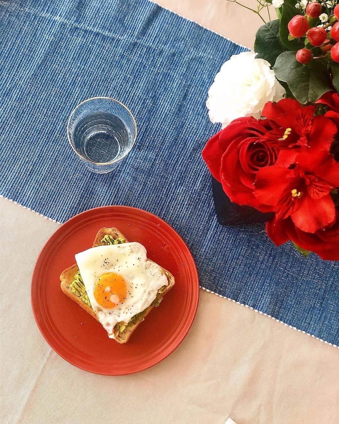 神田藍香さんのインスタグラム写真 - (神田藍香Instagram)「𝐲𝐮𝐦𝐦𝐲 😋♥️﻿ ﻿ ﻿ ﻿ ﻿ #breakfast#breakfasttime#diet #abokado#dietfood#natural#organic」5月14日 14時34分 - kaatan0522