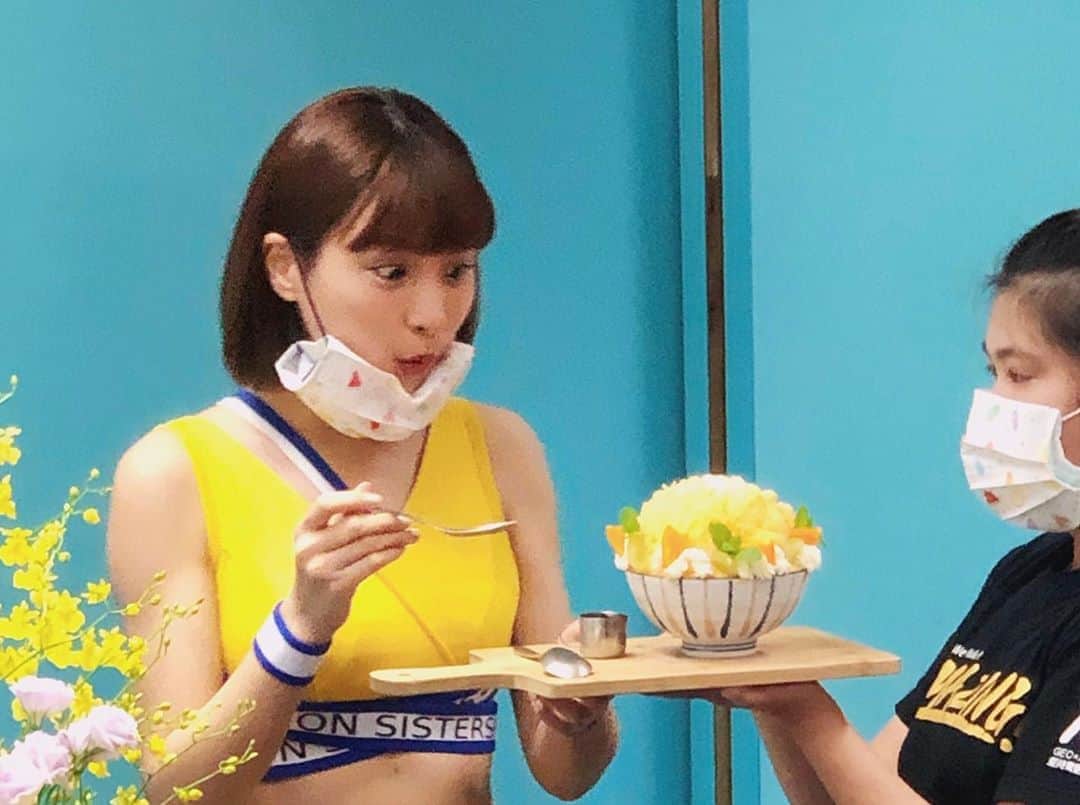 峮峮さんのインスタグラム写真 - (峮峮Instagram)「🍊雪花冰太好吃了吧！！！ 我可以一個人吃完整碗🤤🤤🤤♥️ #今天是水果姐妹☀️」5月14日 15時05分 - qun_04