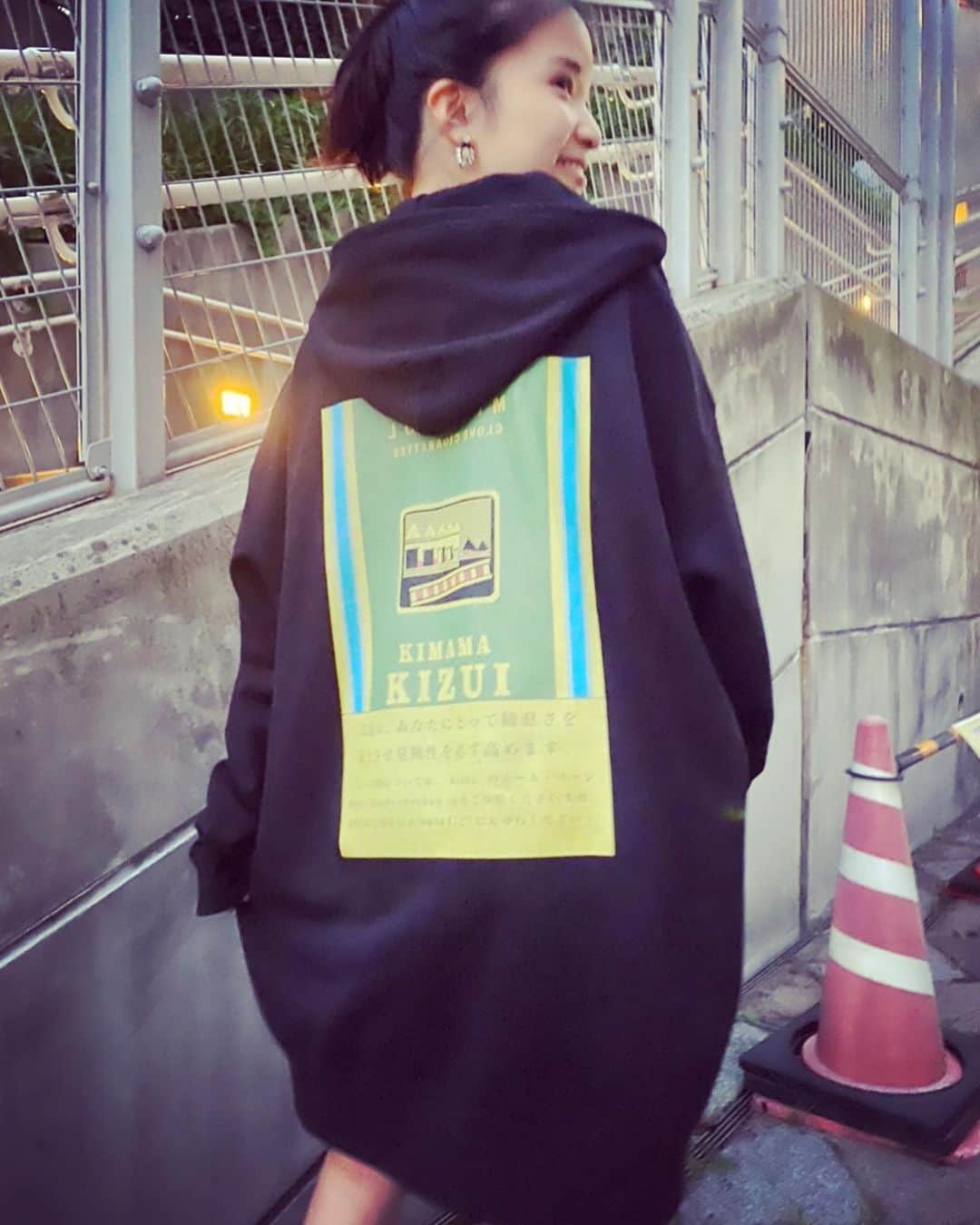 仮谷せいらのインスタグラム：「@kizui_fukuoka  パーカー ゲットしました🥳🥳 このサイズ感がたまらなく好き、、、 最近毎日着てます✌️ 福岡でいつも仲良くしてくださってる @jonta4723 のお店です 手作りマスクもお洋服も、めっちゃ可愛いので 是非チェックしてみてね👀」