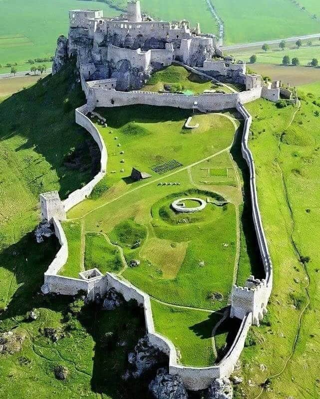 Padgramさんのインスタグラム写真 - (PadgramInstagram)「Spissky Castle, Slovakia #planetgo」5月14日 15時27分 - planet.go
