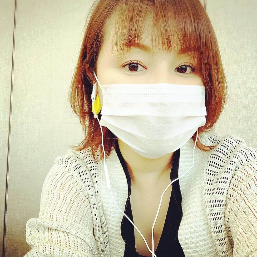 中澤裕子のインスタグラム：「毎週木曜日２３時〜 RKBラジオ「バリカタ！！！」 ・ 今週も 一旦打ち合わせに集まったら 私は会議室でリモート出演。 ・ 会議室の景色眺めは最高。 ・ でも一人、、、 ・ 是非聴いてね。 radikoでも聴けるよ❤︎ ・ #よしもとradioバリカタ  mail  bari@rkbr.jp  #rkbbk #メガモッツ」
