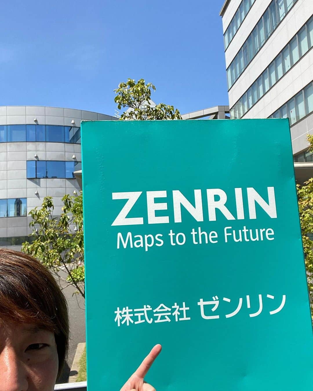 加藤弘堅のインスタグラム：「『1人スポンサー訪問』 . 今日はZENRIN様！ いつもお世話になってます！ . 本社まで🏃‍♂️ 少し距離はありますが 達成感と疲労感がいい感じ！ . 今日もいいトレーニングでした！ . #1人スポンサー訪問 #ZENRIN 様 #ギラヴァンツ北九州 #加藤弘堅」