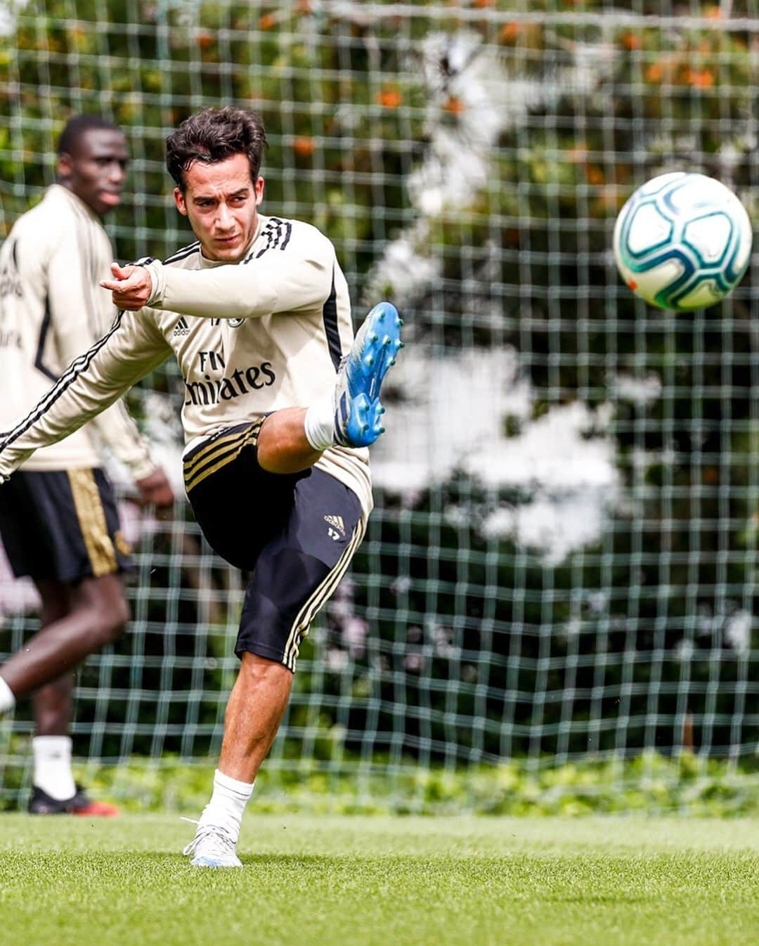 レアル・マドリードさんのインスタグラム写真 - (レアル・マドリードInstagram)「👀🔛⚽ Follow the leader... Clases prácticas con @Zidane. #RMCity | #HalaMadrid」5月14日 16時02分 - realmadrid