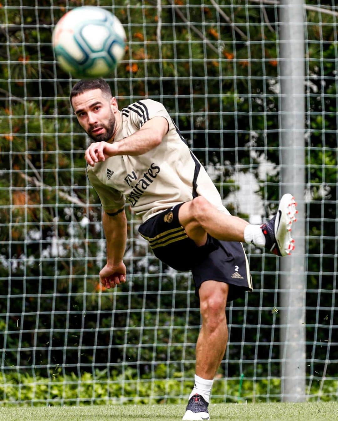 レアル・マドリードさんのインスタグラム写真 - (レアル・マドリードInstagram)「👀🔛⚽ Follow the leader... Clases prácticas con @Zidane. #RMCity | #HalaMadrid」5月14日 16時02分 - realmadrid