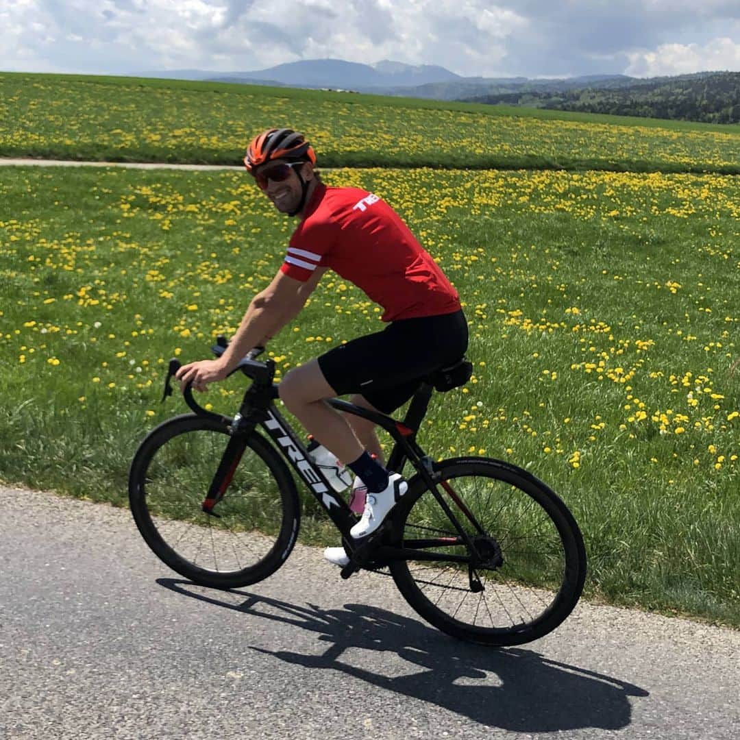 ロマン・グロージャンのインスタグラム：「No race car, so we cycle 🤣 💯 @trekbikes #cycle」