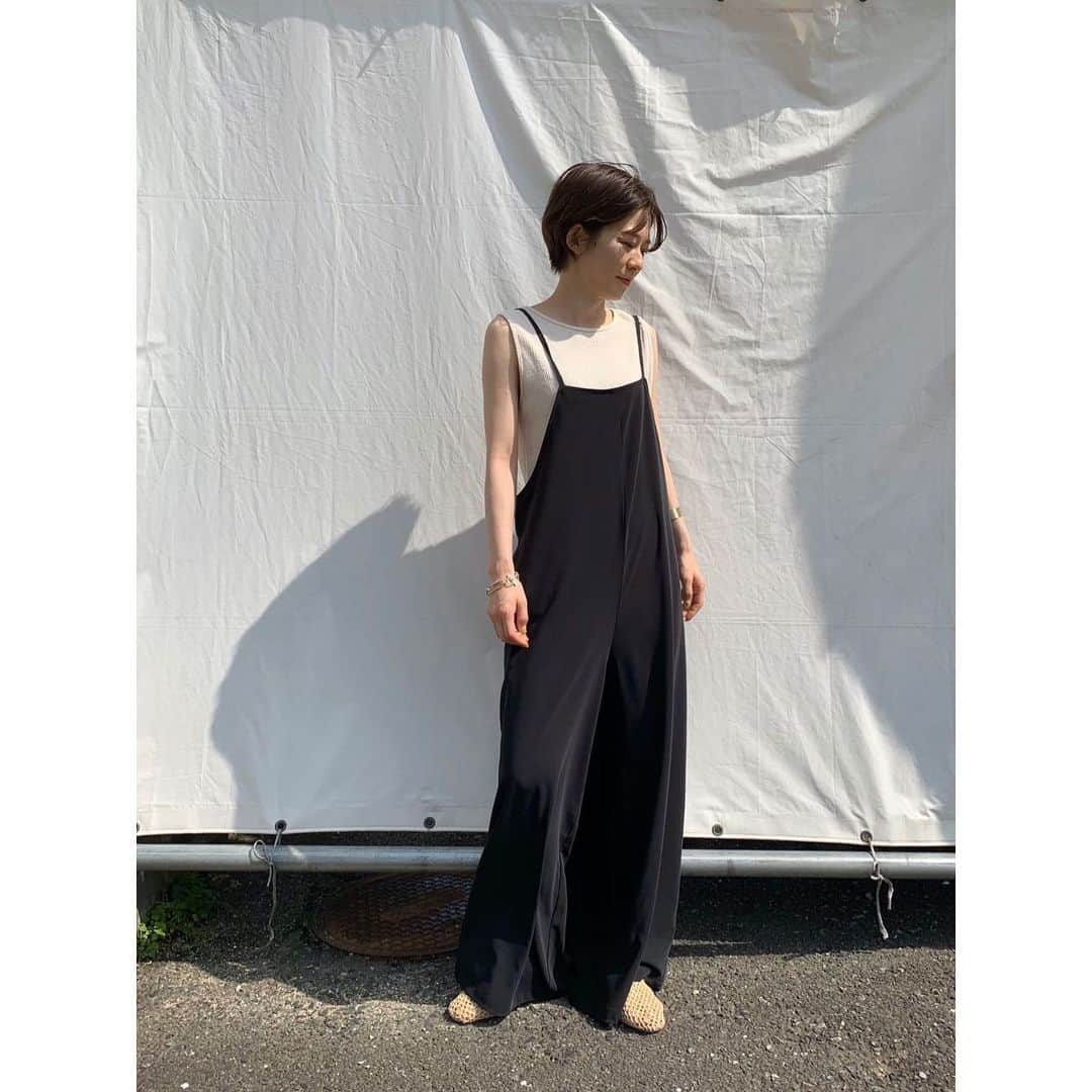 アパートバイローリーズさんのインスタグラム写真 - (アパートバイローリーズInstagram)「2020 early summer styling﻿ スタイリスト木村舞子さんが提案！﻿ 『初夏のお洒落計画』﻿ ﻿ ✔︎ ︎画面をタップして商品をチェック！﻿ ﻿ ×カットソーならきれいめに、×T シャツならばカジュアルに。色々なシーンに対応可能。落ち感があって、着たときのシルエットが女性らしいのも嬉しいポイント。﻿ ﻿ ﻿ ☑︎ #apキャミサロペット﻿ ¥8,800﻿ 商品番号：911235﻿ ﻿ ﻿ 商品詳細は製品タグor TOPページURLからチェック﻿ →@apartbylowrys﻿ ﻿ 『 @apartbylowrys_snap 』﻿ →スタッフスタイリングはこちらをチェック✨﻿ ﻿ #apartbylowrys ﻿ #アパートバイローリーズ」5月14日 16時15分 - apartbylowrys