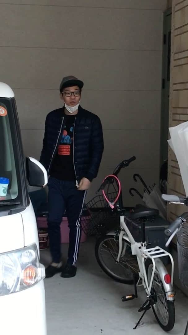 岡下雅典のインスタグラム：「大阪の頃に密着取材を受けた時の映像です。ありのままの普段の僕ですがほんまに暇な人だけ見て下さい。 11分ありますので。」