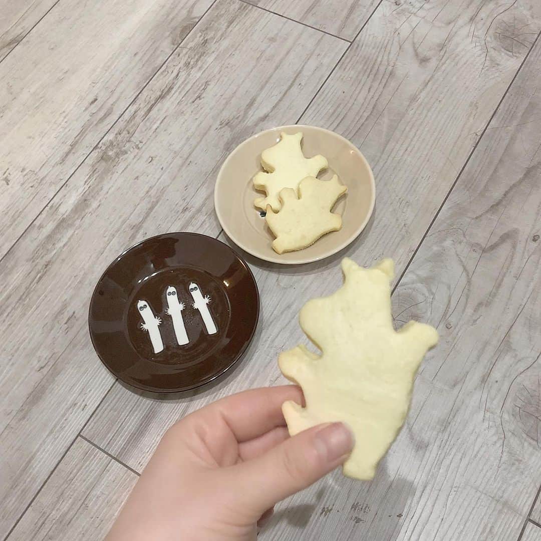 平松可奈子さんのインスタグラム写真 - (平松可奈子Instagram)「ムーミンのクッキーを 焼きました🍪 初めて1人でクッキー作ったので ドキドキしたけど 美味しくできました♡ YouTubeでみたいかな？👀 . #おうちカフェ　#おうち時間 #お菓子作り　#ムーミン　 #かなかなキッチン」5月14日 16時27分 - 11kanaco14