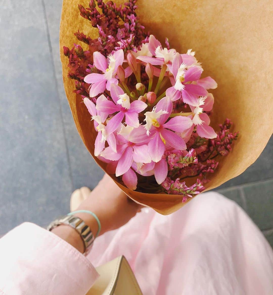 和田美由紀さんのインスタグラム写真 - (和田美由紀Instagram)「服も花もピンクだらけですねと 言われた👧🏼👧🏼 ハッピーカラー💕  ノリタケさんいつもありがとうございます😊  #flowernoritake  #flowerstagram  #可愛い花瓶も買えた💕🐑」5月14日 16時46分 - miyuwada