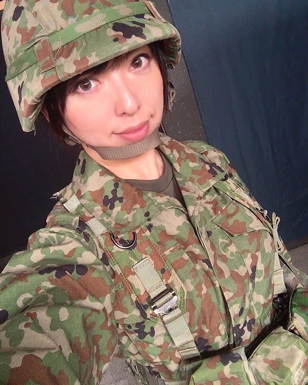 みりどる乙夜さんのインスタグラム写真 - (みりどる乙夜Instagram)「弾帯の付け方お気に入り！あまり見えないけど（笑）  #jgsdf #army #armywoman #armypower #strongwomen #camouflage #military #militarywomen #militarygirl #militarylife #gunbelt #helmet #suspenders #tactical #tacticalwomen #japanesegirl #japan #selfie #陸自装備 #陸自 #ミリタリー #ヘルメット #弾サス #弾帯 #サスペンダー #迷彩 #自撮り #雑誌モデル #ミリドル #乙夜」5月14日 16時58分 - itsuya_miridoru