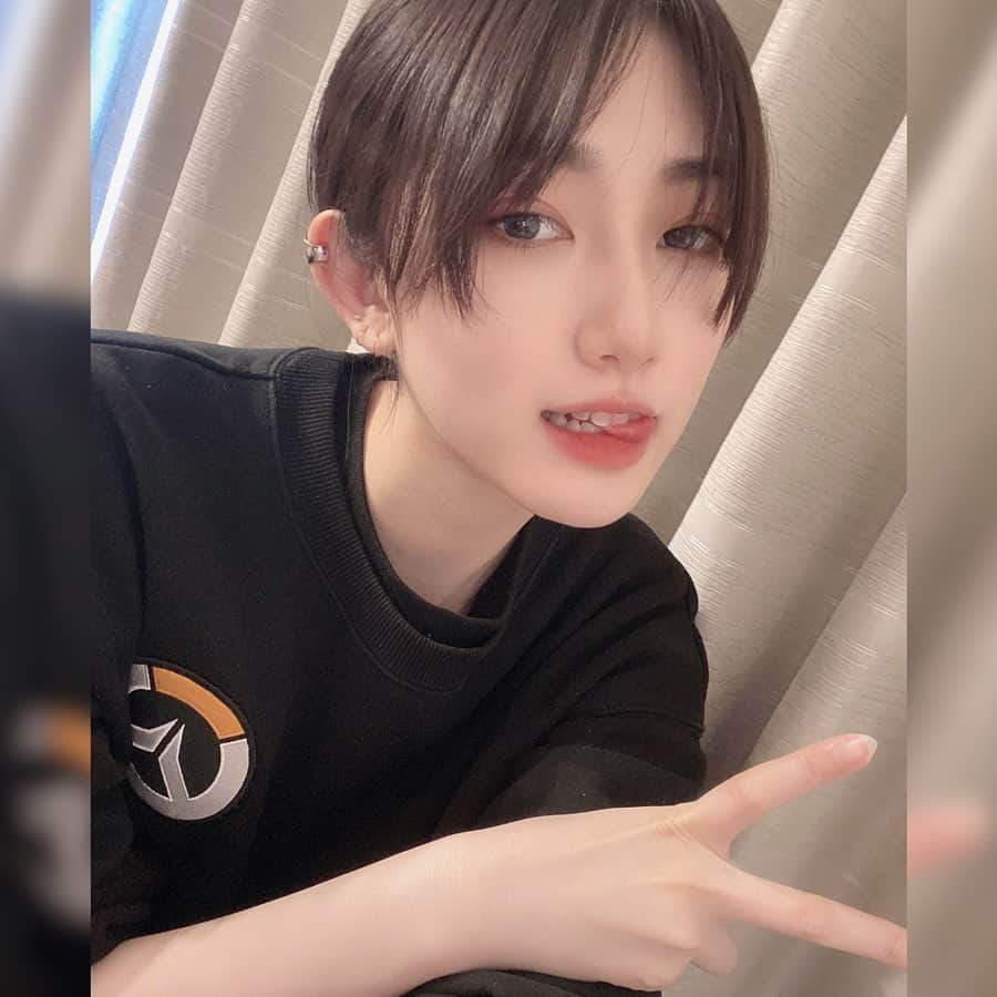 黒田瑞貴さんのインスタグラム写真 - (黒田瑞貴Instagram)「前髪伸び伸びでマッシュ風 人生で一度はベリーショートとか、マッシュにしてみたい🍨 #hairstyle #マッシュ　#fashion  #hair #ヘアースタイル #ショートヘア　#hairarrange  #menslike #ootd」5月14日 17時33分 - kurodamizuki_