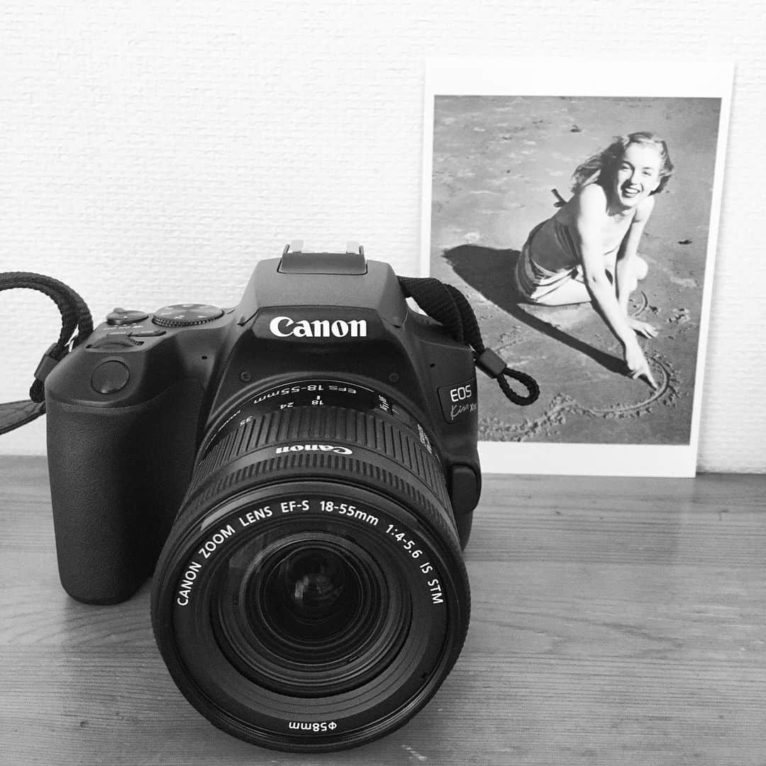 今村沙緒里のインスタグラム：「10年以上ぶりに 新しいカメラを買いました！ でも分からない… スーパー難しい😭 カメラマンさん、尊敬。 ・ I got a new camera📷 But it's too difficult！！ I respect photographer. ・ #camera #new #canon #카메라 #어렵다 #カメラ #一眼レフ #機械音痴 #がんばります」