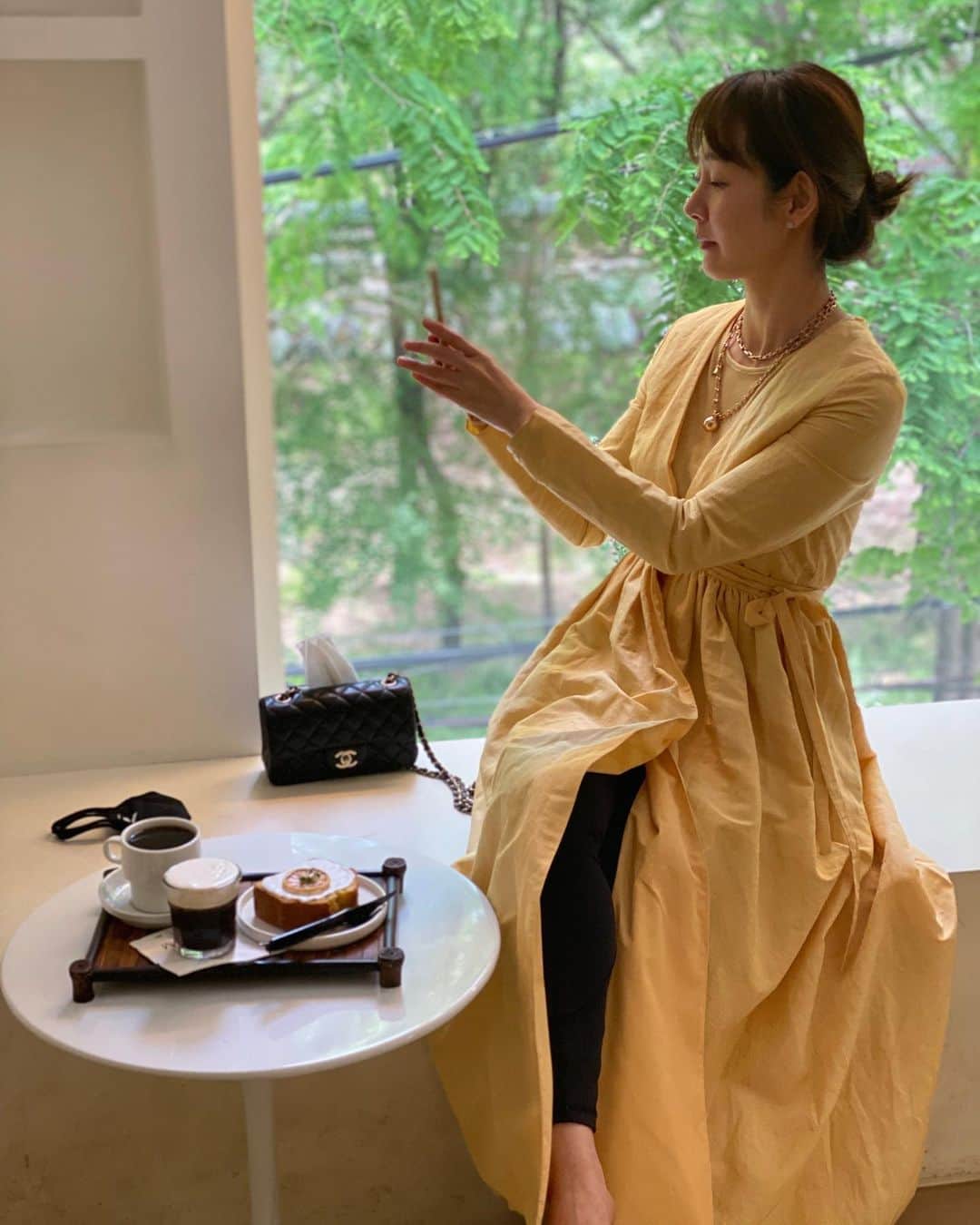 ミョン・セビンさんのインスタグラム写真 - (ミョン・セビンInstagram)「#연두와초록사이 #한복과원피스사이 #점점... #깊어진다😉 #멀어진다🙃」5月14日 17時57分 - sb_myung