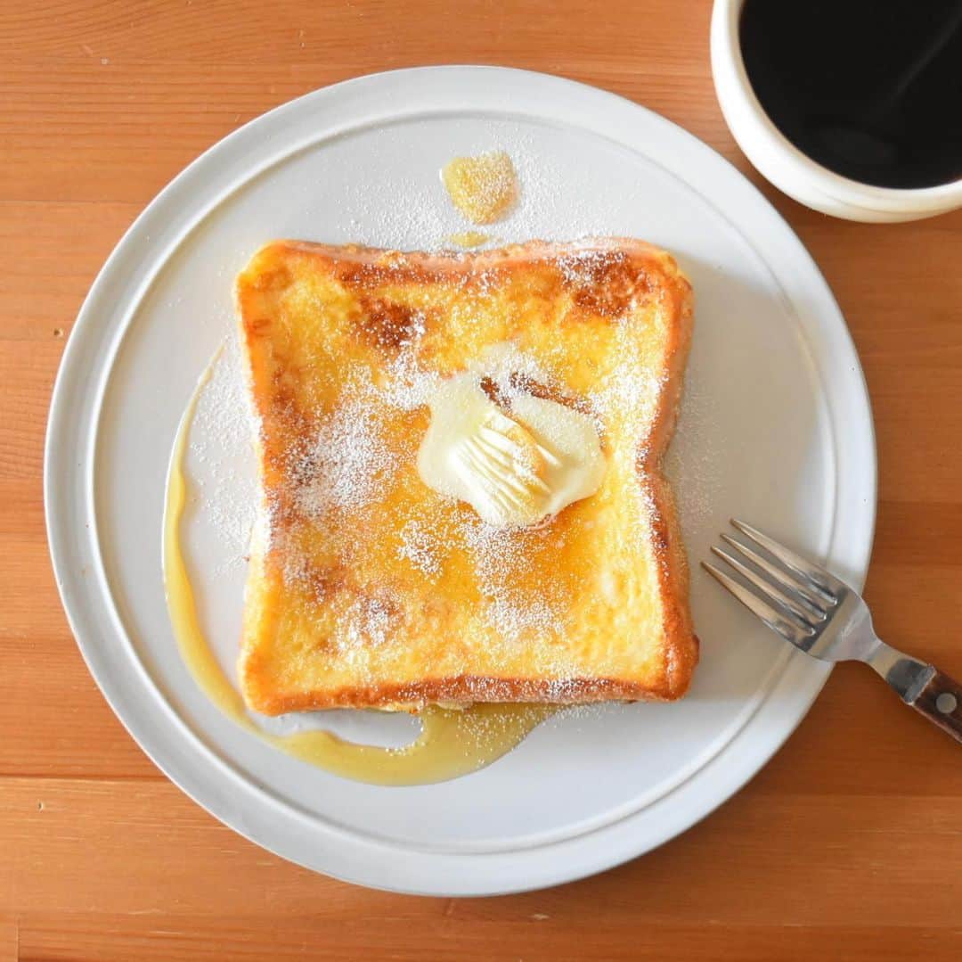 山崎佳のインスタグラム：「Today’s breakfast. シンプルなフレンチトースト。」