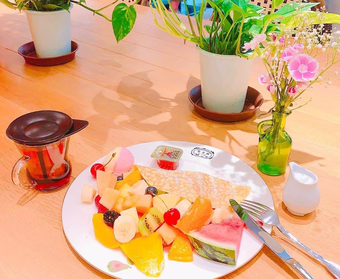 与座晴香のグルメインスタ