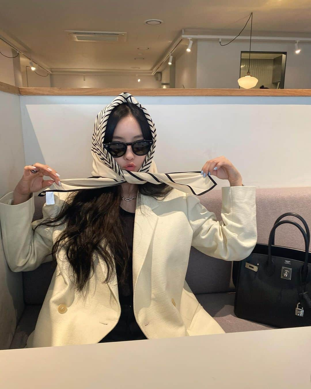 ヒョミン さんのインスタグラム写真 - (ヒョミン Instagram)「🕶🖤 @louisvuitton #ThankU #giftfromLV #Ad」5月14日 18時44分 - hyominnn