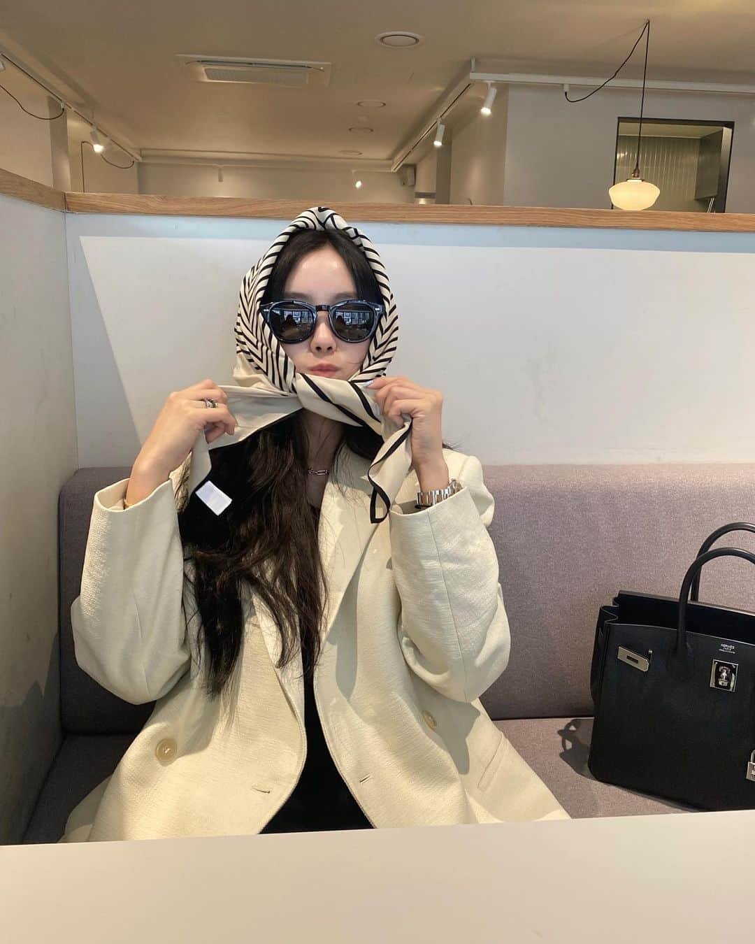 ヒョミン さんのインスタグラム写真 - (ヒョミン Instagram)「🕶🖤 @louisvuitton #ThankU #giftfromLV #Ad」5月14日 18時44分 - hyominnn